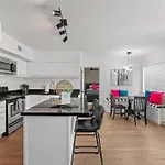 Windfield Condo In The Entertainment District